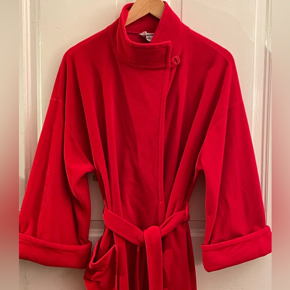 VTG dramatic Vanity Fair red robe medium